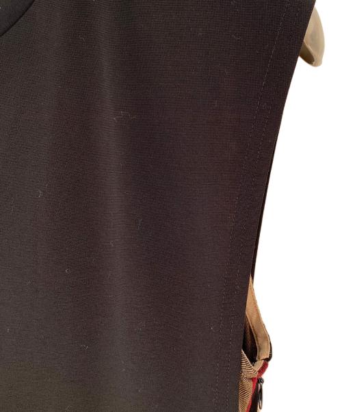 BLUE LABEL CRESTBRIDGE（ブルーレーベルクレストブリッジ）BLUE LABEL CRESTBRIDGE (ブルーレーベルクレストブリッジ) ノースリーブワンピース ブラック×レッド サイズ:S 未使用品の古着・服飾アイテム