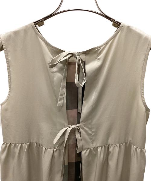 BLUE LABEL CRESTBRIDGE（ブルーレーベルクレストブリッジ）BLUE LABEL CRESTBRIDGE (ブルーレーベルクレストブリッジ) ノースリーブワンピース ベージュ サイズ:Sの古着・服飾アイテム