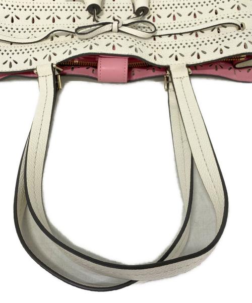 Kate Spade（ケイトスペード）Kate Spade (ケイトスペード) ハンドバッグ ホワイト×ピンクの古着・服飾アイテム