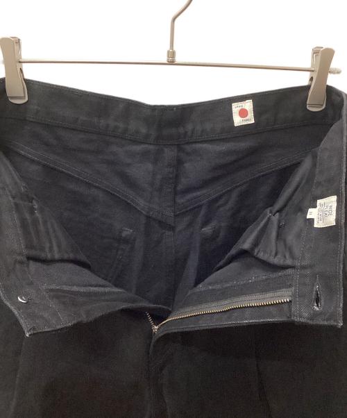 LEVI'S（リーバイス）LEVI'S (リーバイス) LEVI'S ワイドプリーツ CROP ブラック GRANITE MADE OF JAPAN ブラック サイズ:31の古着・服飾アイテム