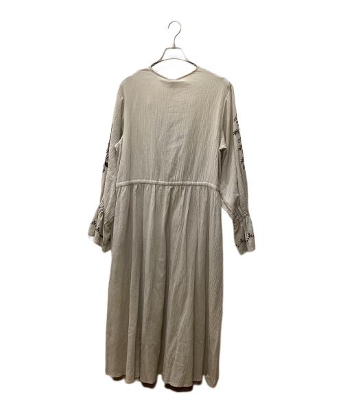 TSUHARU by samansa Mos2（ツハル バイ サマンサモスモス）TSUHARU by samansa Mos2 (ツハル バイ サマンサモスモス) リネンコットン袖刺繍ワンピース ベージュ サイズ:F 未使用品の古着・服飾アイテム
