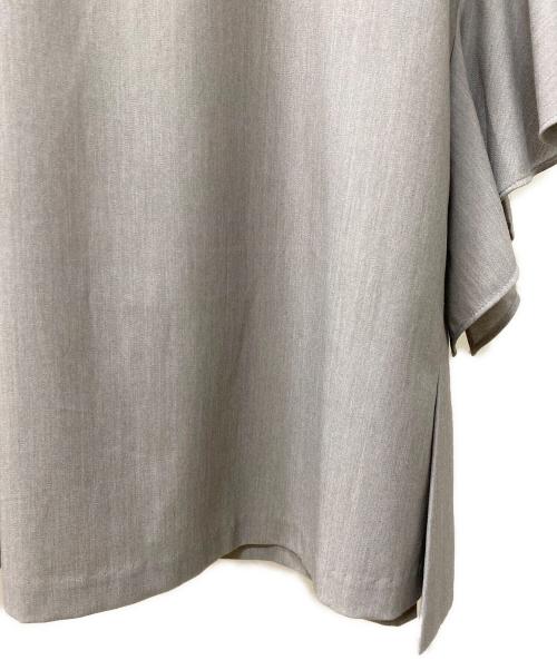 UNITED ARROWS TOKYO（ユナイテッドアローズトウキョウ）UNITED ARROWS TOKYO (ユナイテッドアローズトウキョウ) 半袖ブラウス グレー サイズ:36の古着・服飾アイテム