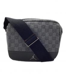 JORDAN（ジョーダン）の古着「MONOGRAM MINI MESSENGER BAG」｜グレー×ブラック