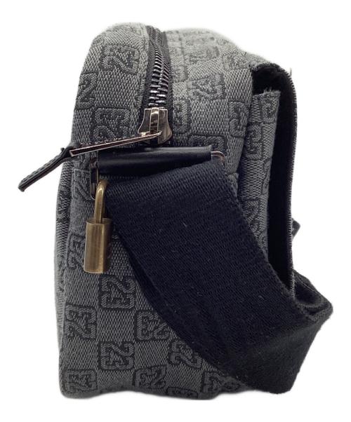 JORDAN（ジョーダン）JORDAN (ジョーダン) MONOGRAM MINI MESSENGER BAG グレー×ブラックの古着・服飾アイテム