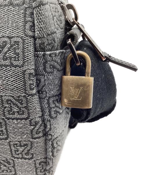 JORDAN（ジョーダン）JORDAN (ジョーダン) MONOGRAM MINI MESSENGER BAG グレー×ブラックの古着・服飾アイテム