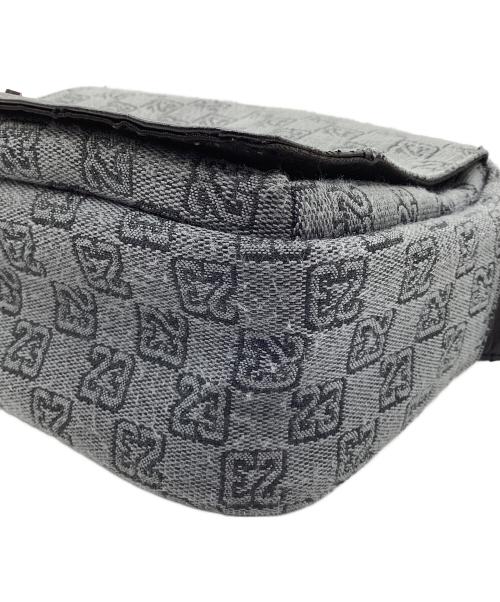 JORDAN（ジョーダン）JORDAN (ジョーダン) MONOGRAM MINI MESSENGER BAG グレー×ブラックの古着・服飾アイテム