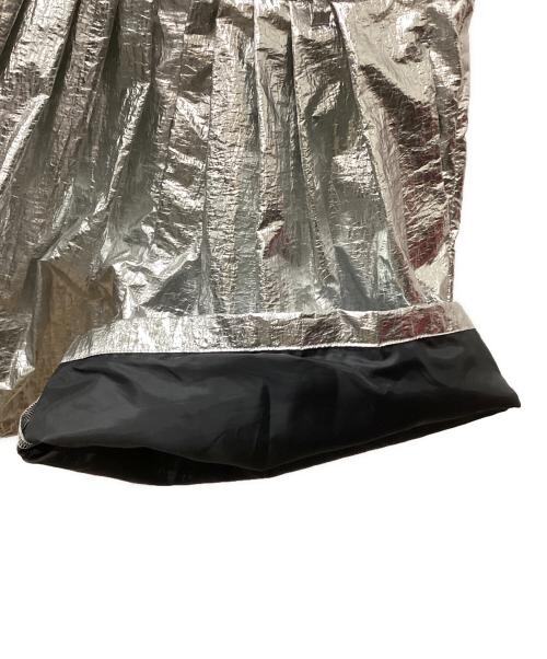 NOISE MAKER（ノイズメーカー）NOISE MAKER (ノイズメーカー) メタリックタックショートパンツ シルバー サイズ:36の古着・服飾アイテム