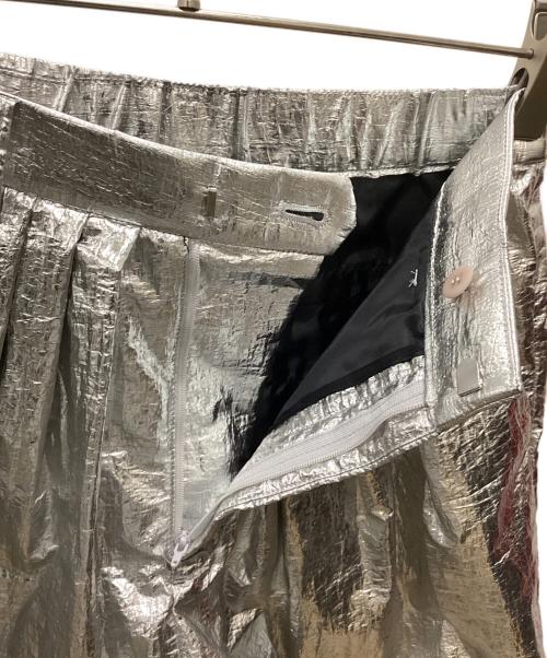 NOISE MAKER（ノイズメーカー）NOISE MAKER (ノイズメーカー) メタリックタックショートパンツ シルバー サイズ:36の古着・服飾アイテム
