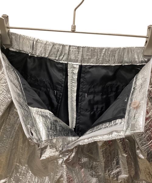 NOISE MAKER（ノイズメーカー）NOISE MAKER (ノイズメーカー) メタリックタックショートパンツ シルバー サイズ:36の古着・服飾アイテム