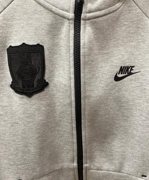 NIKE（ナイキ）NIKE (ナイキ) NIKE 浦和レッズ ジップパーカー グレー サイズ:Mの古着・服飾アイテム