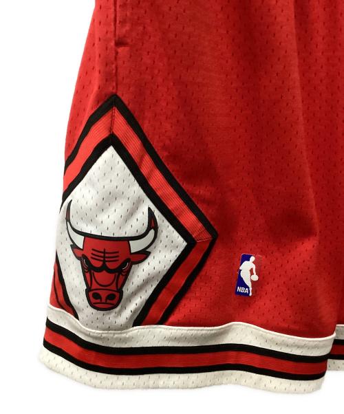 MITCHELL & NESS（ミッチェルアンドネス）MITCHELL & NESS (ミッチェルアンドネス) シカゴ・ブルズ バスケショーツ レッド サイズ:Lの古着・服飾アイテム