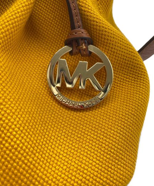 MICHAEL KORS（マイケル・コース）MICHAEL KORS (マイケル・コース) 巾着ショルダーバッグ イエローの古着・服飾アイテム