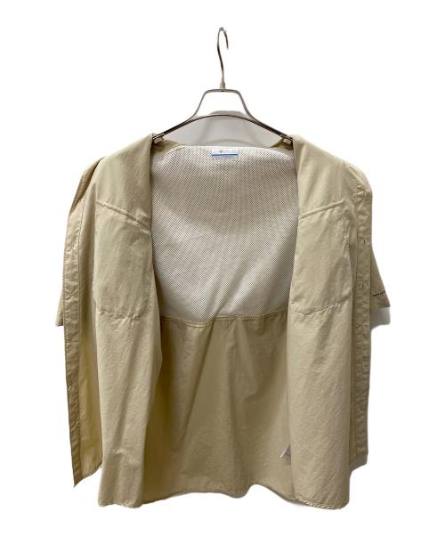 Columbia（コロンビア）Columbia (コロンビア) 半袖シャツ ベージュ サイズ:Lの古着・服飾アイテム