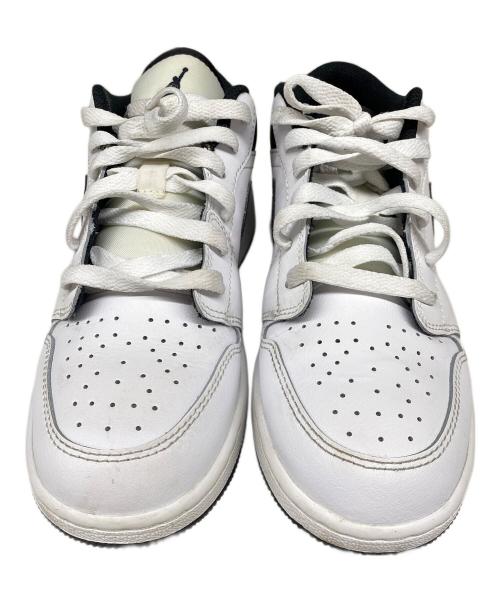 NIKE（ナイキ）NIKE (ナイキ) スニーカー ホワイト×ブラック サイズ:23.5の古着・服飾アイテム