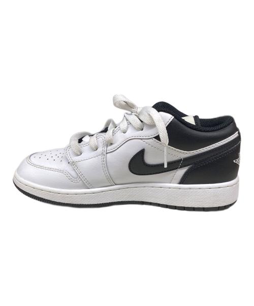 NIKE（ナイキ）NIKE (ナイキ) スニーカー ホワイト×ブラック サイズ:23.5の古着・服飾アイテム