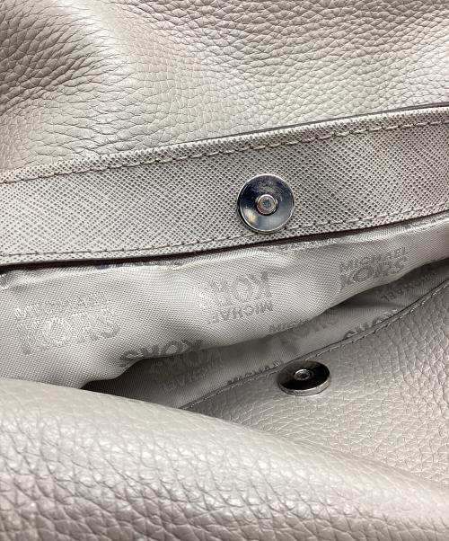 MICHAEL KORS（マイケルコース）MICHAEL KORS (マイケル・コース) レザーショルダーバッグ グレーの古着・服飾アイテム