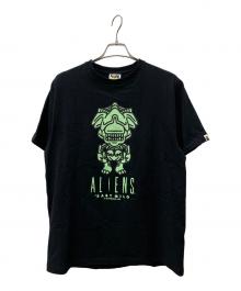 A BATHING APE×ALIENS（アベイシングエイプ×エイリアンズ）の古着「Tシャツ」｜ブラック