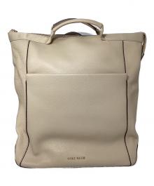 COLE HAAN（コールハーン）の古着「レザーコンバーチブル バックパック」｜ベージュ