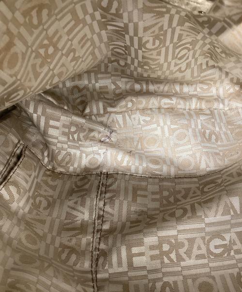 Salvatore Ferragamo（サルヴァトーレ フェラガモ）Salvatore Ferragamo (サルヴァトーレ フェラガモ) ガンチーニエナメルバッグ ブラウンの古着・服飾アイテム