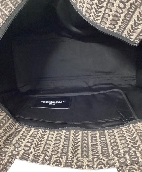 MARC JACOBS（マークジェイコブス）MARC JACOBS (マークジェイコブス) The Monogram Large Tote ベージュの古着・服飾アイテム