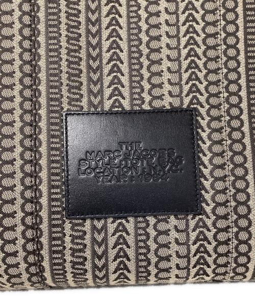 MARC JACOBS（マークジェイコブス）MARC JACOBS (マークジェイコブス) The Monogram Large Tote ベージュの古着・服飾アイテム