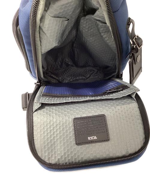 TUMI（トゥミ）TUMI (トゥミ) スミス スリングボディバッグ ブラック×ネイビーの古着・服飾アイテム