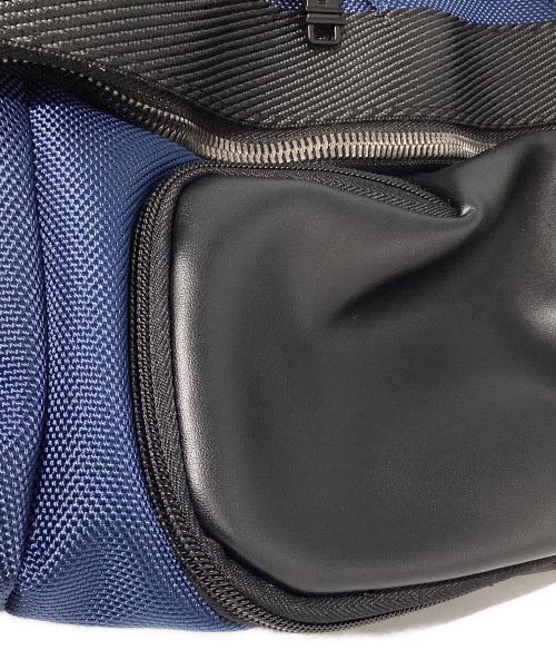 TUMI（トゥミ）TUMI (トゥミ) スミス スリングボディバッグ ブラック×ネイビーの古着・服飾アイテム