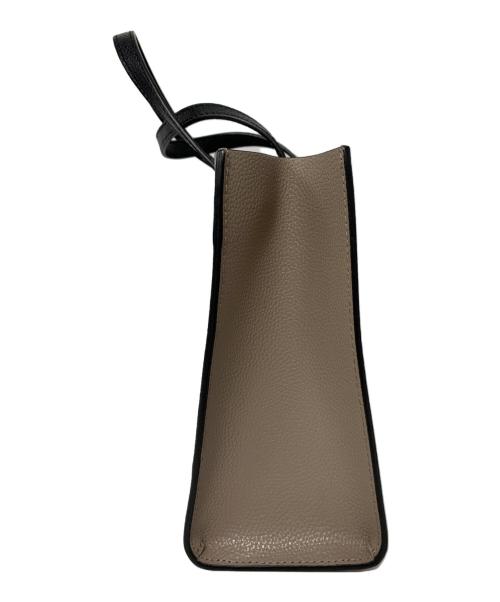 MARC JACOBS（マークジェイコブス）MARC JACOBS (マークジェイコブス) 2WAYバッグ ベージュ×グレーの古着・服飾アイテム