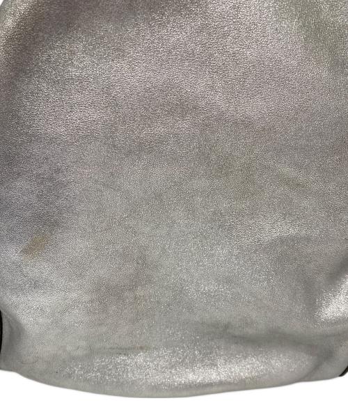 GUCCI（グッチ）GUCCI (グッチ) ショルダーバッグ シルバーの古着・服飾アイテム