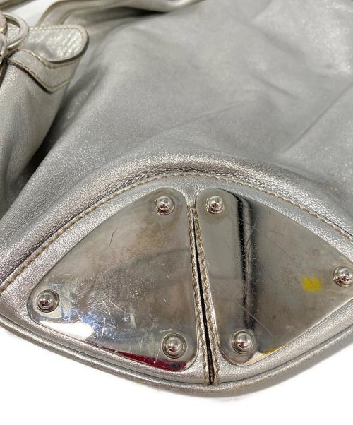 GUCCI（グッチ）GUCCI (グッチ) ショルダーバッグ シルバーの古着・服飾アイテム