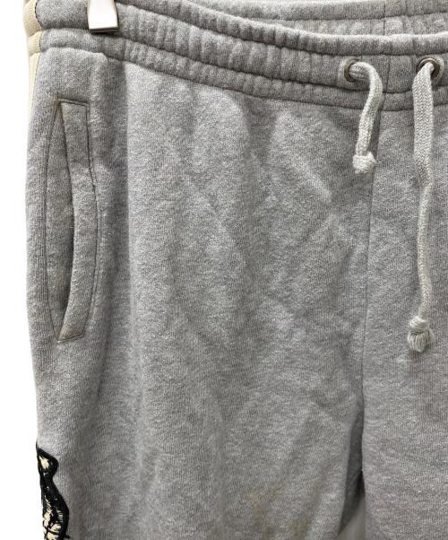GUCCI（グッチ）GUCCI (グッチ) タイガーワッペンスウェットパンツ グレー サイズ:XLの古着・服飾アイテム