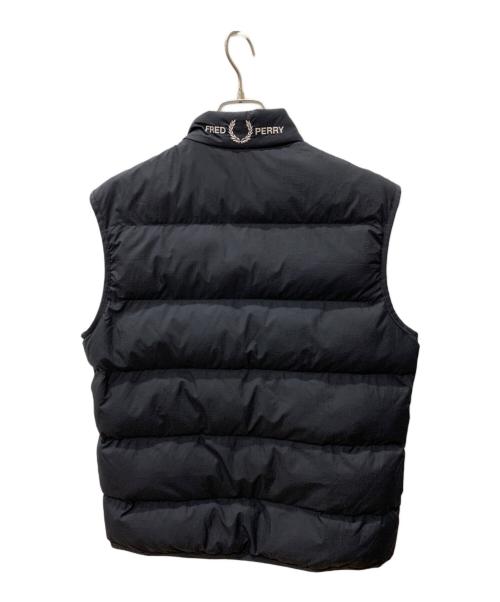 FRED PERRY（フレッドペリー）FRED PERRY (フレッドペリー) 中綿ベスト ブラック サイズ:Mの古着・服飾アイテム
