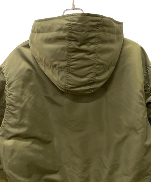 GU（ジーユー）GU (ジーユー) UNDERCOVER (アンダーカバー) ヒートパデッドコンバーチブルコート オリーブ サイズ:XLの古着・服飾アイテム