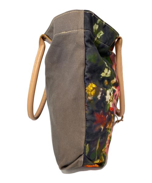Vivienne Westwood（ヴィヴィアンウエストウッド）Vivienne Westwood (ヴィヴィアンウエストウッド) フラワーベアトートバッグ グレーの古着・服飾アイテム