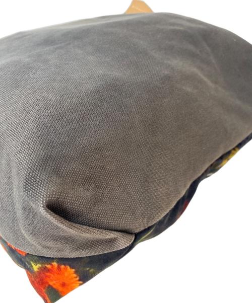 Vivienne Westwood（ヴィヴィアンウエストウッド）Vivienne Westwood (ヴィヴィアンウエストウッド) フラワーベアトートバッグ グレーの古着・服飾アイテム