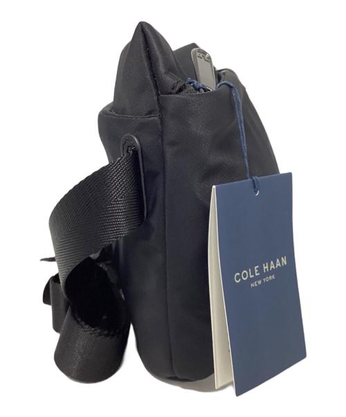 COLE HAAN（コールハーン）COLE HAAN (コールハーン) カールソン イーストウエスト スリング ブラック 未使用品の古着・服飾アイテム
