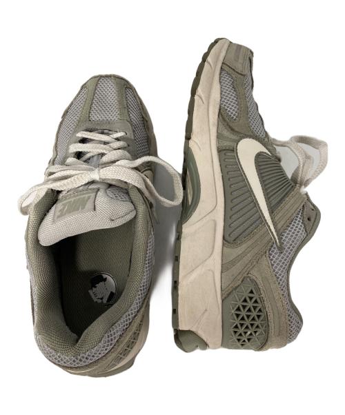 NIKE（ナイキ）NIKE (ナイキ) Zoom Vomero 5 グレー サイズ:26.5cmの古着・服飾アイテム