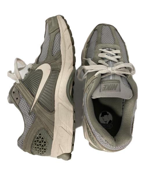 NIKE（ナイキ）NIKE (ナイキ) Zoom Vomero 5 グレー サイズ:26.5cmの古着・服飾アイテム