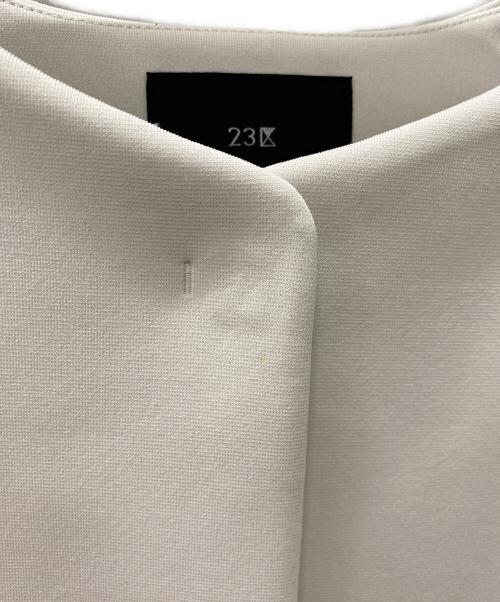 23区（ニジュウサンク）23区 (ニジュウサンク) ノーカラージャケット アイボリー サイズ:38の古着・服飾アイテム