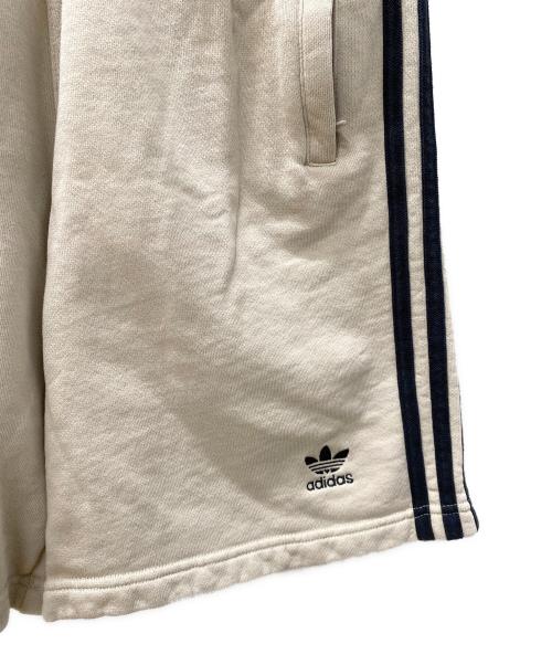 adidas（アディダス）adidas (アディダス) ハーフパンツ ベージュ サイズ:XLの古着・服飾アイテム