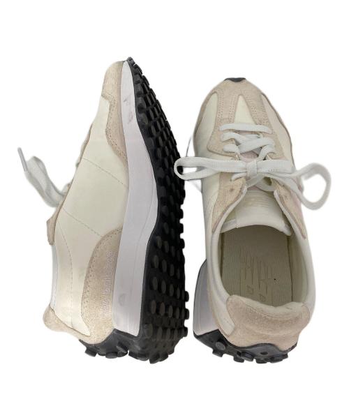 NEW BALANCE（ニューバランス）NEW BALANCE (ニューバランス) W327 ホワイト サイズ:23.5cmの古着・服飾アイテム