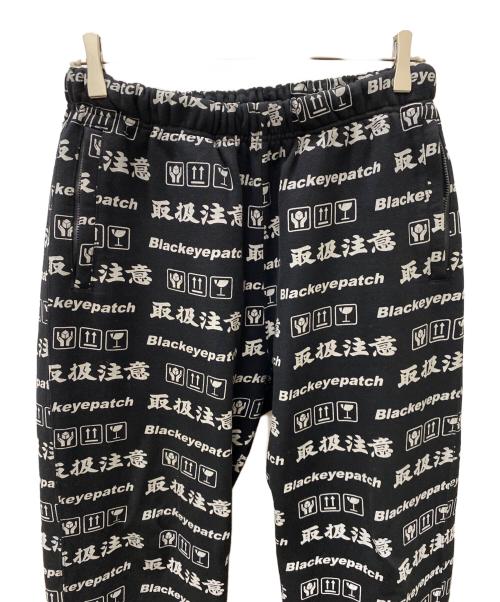 BlackEyePatch（ブラックアイパッチ）BlackEyePatch (ブラックアイパッチ) HANDLE WITH CARE SWEAT PANTS ブラック サイズ:Mの古着・服飾アイテム
