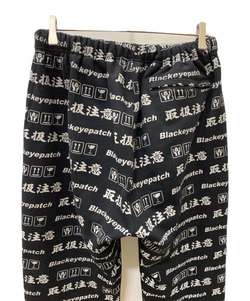 BlackEyePatch（ブラックアイパッチ）BlackEyePatch (ブラックアイパッチ) HANDLE WITH CARE SWEAT PANTS ブラック サイズ:Mの古着・服飾アイテム