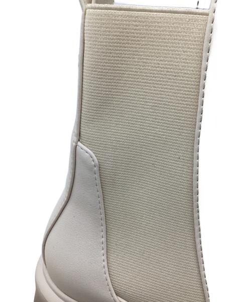 emmi（エミ）emmi (エミ) サイドゴアブーツ アイボリー サイズ:25.0の古着・服飾アイテム