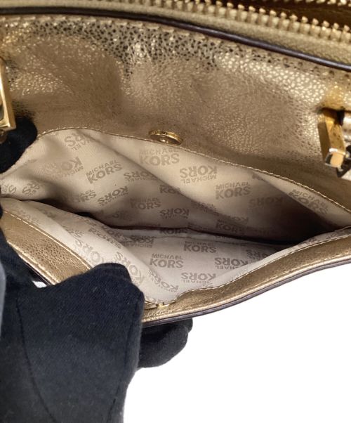 MICHAEL KORS（マイケル・コース）MICHAEL KORS (マイケルコース) 2WAYショルダーバッグ ゴールドの古着・服飾アイテム