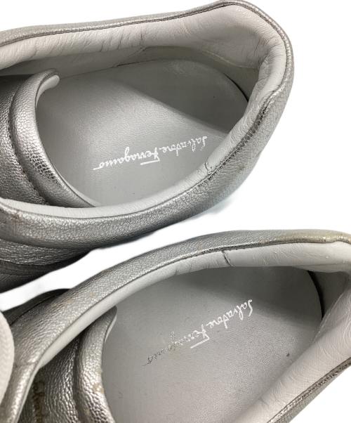 Salvatore Ferragamo（サルヴァトーレ フェラガモ）Salvatore Ferragamo (サルヴァトーレ フェラガモ) スニーカー シルバー サイズ:9の古着・服飾アイテム