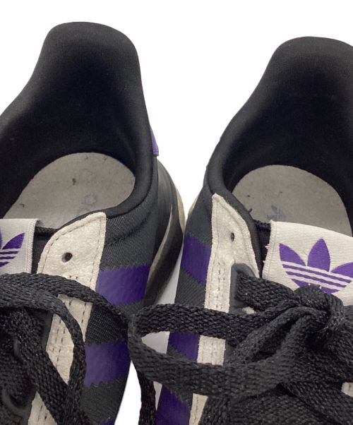 adidas（アディダス）adidas (アディダス) スニーカー グレー×ブラック サイズ:27.5の古着・服飾アイテム