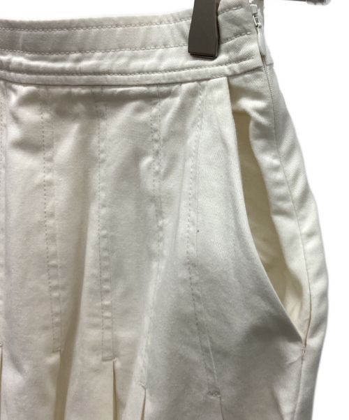 machatt（マチャット）machatt (マチャット) タックフレアスカート ホワイト サイズ:Freeの古着・服飾アイテム