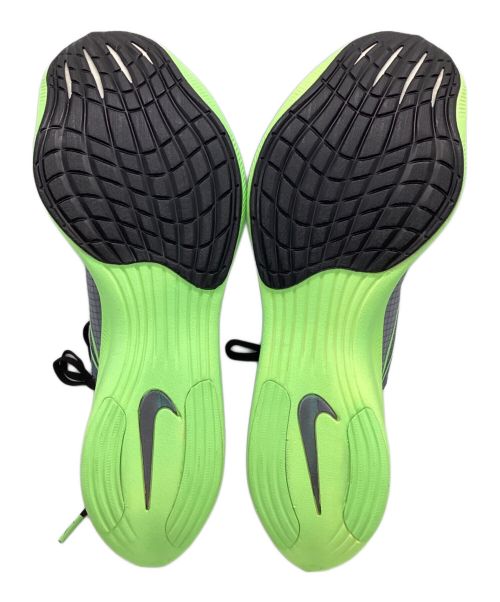 NIKE（ナイキ）NIKE (ナイキ) ランニングシューズ グレー×グリーン サイズ:27.5 未使用品の古着・服飾アイテム