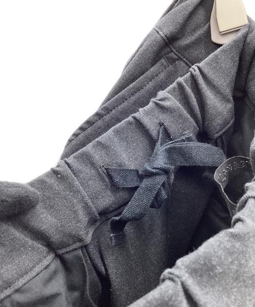 TRAVAIL MANUEL（トラバイユマニュアル）TRAVAIL MANUEL (トラバイユマニュアル) タックスラントパンツ チャコールグレー サイズ:Sの古着・服飾アイテム